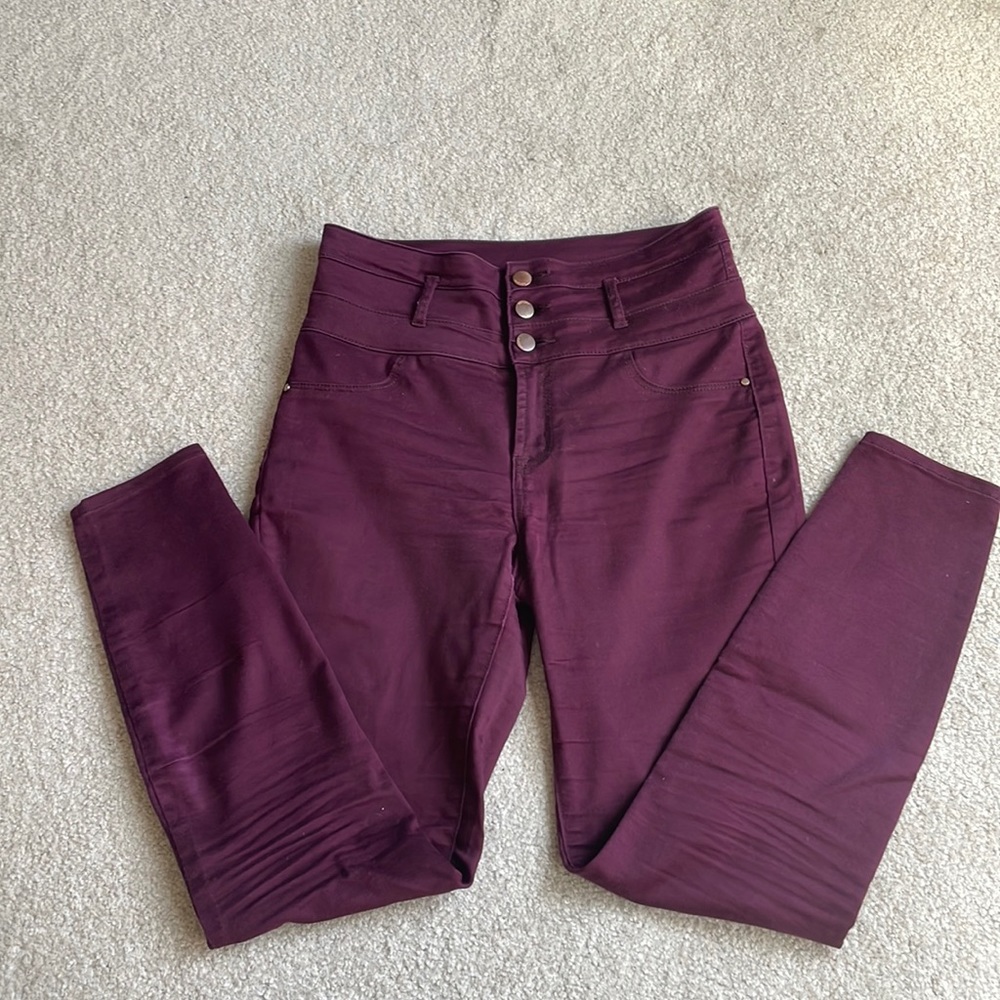 Maroon skinny pants.